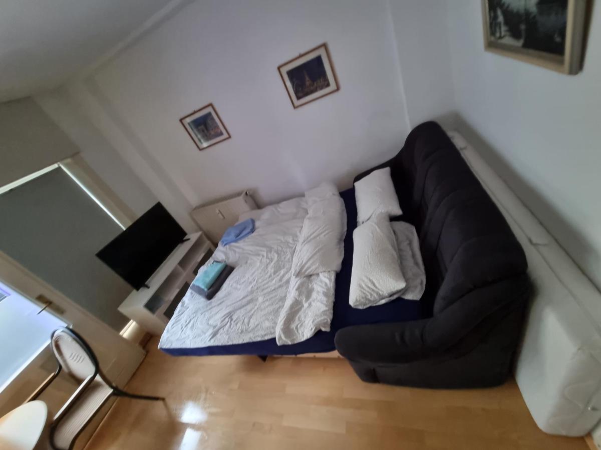Zentrale 2 Zimmer EG Wohnung mit Balkon Leipzig Exterior foto